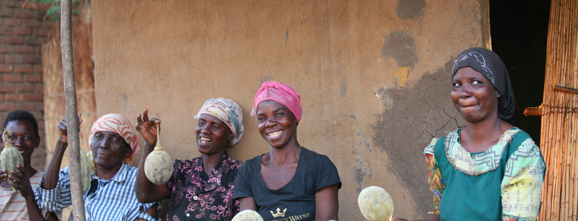 African women with Baobab fruit